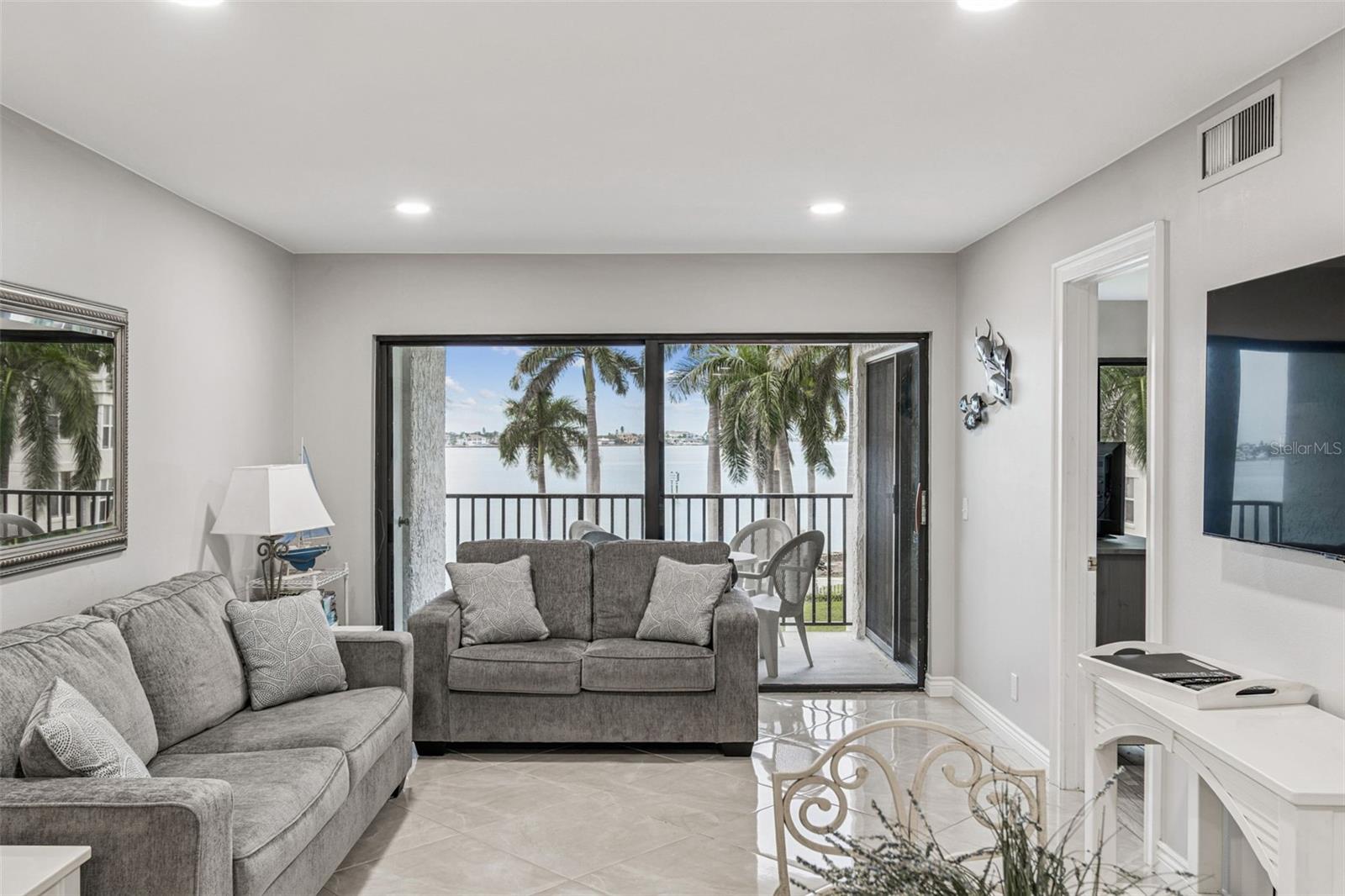 Image 13 of 41 For 6287 Bahia Del Mar Circle 313