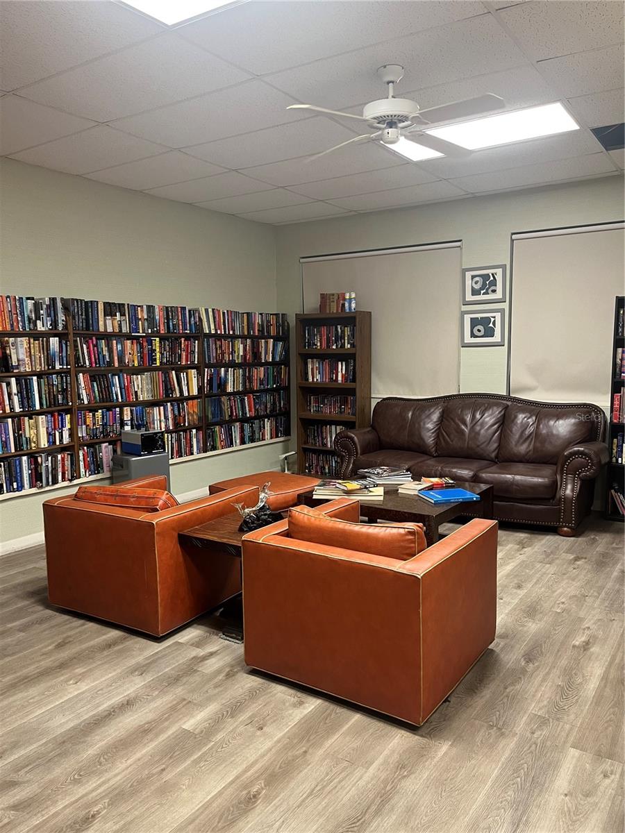 Image 22 of 25 For 10038 62nd Terrace N 23