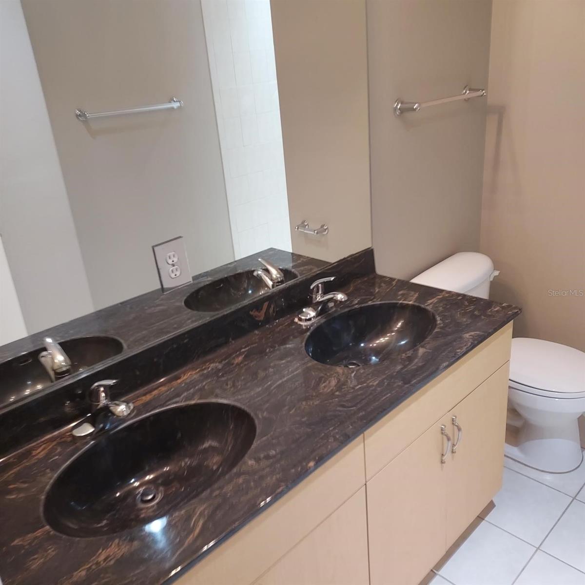 Image 11 of 15 For 5611 Sherwood Avenue 1