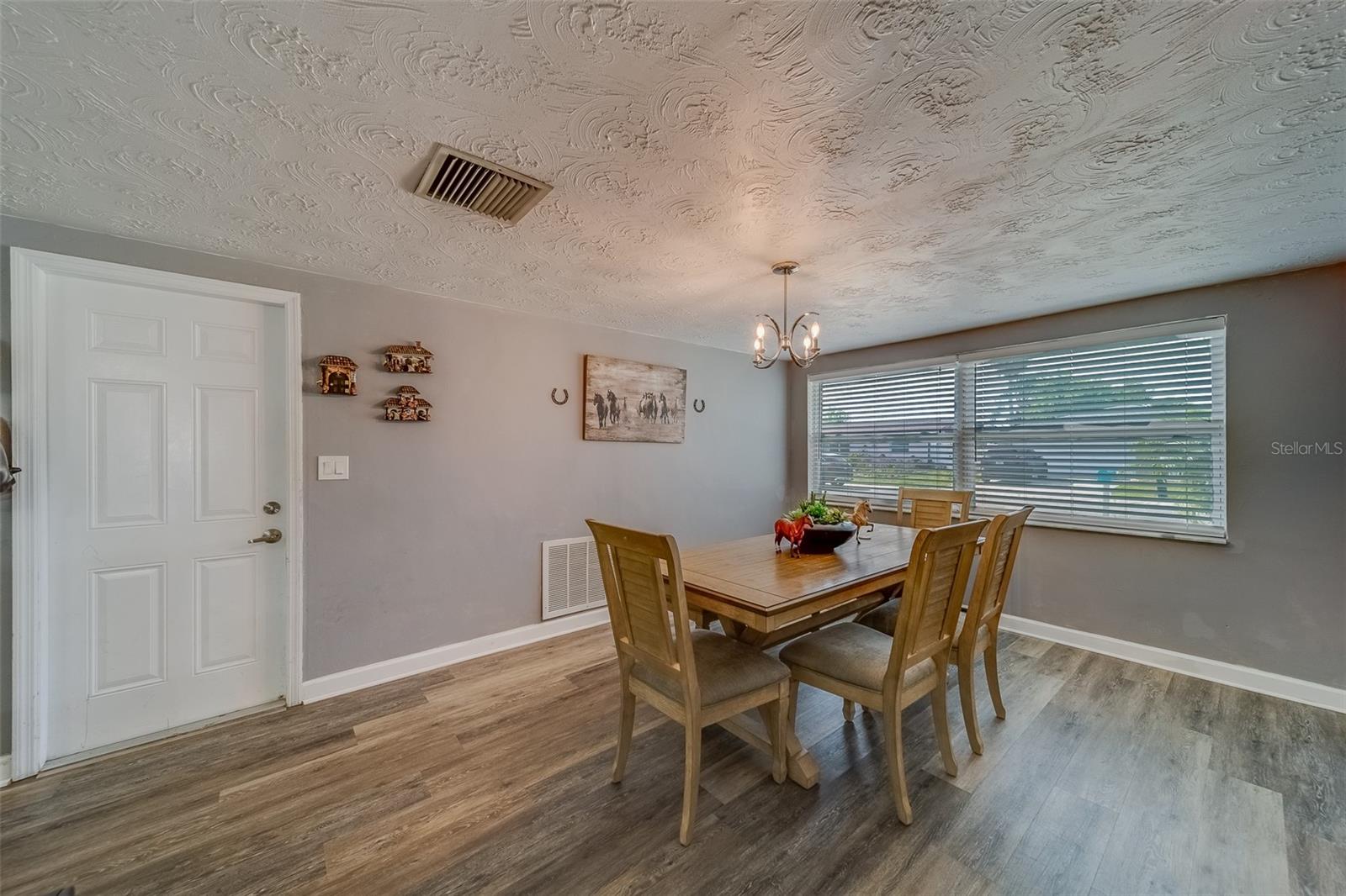 Image 14 of 64 For 2646 Albion Street