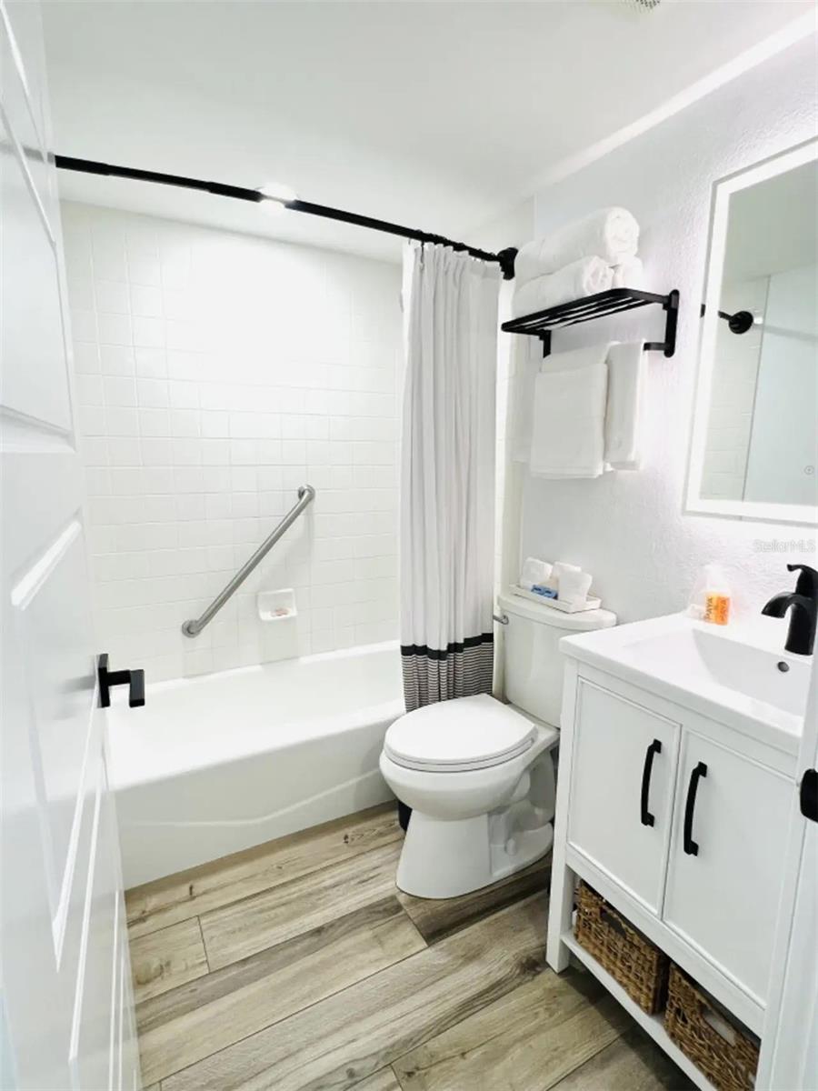 Image 3 of 12 For 611 Destiny Drive 215