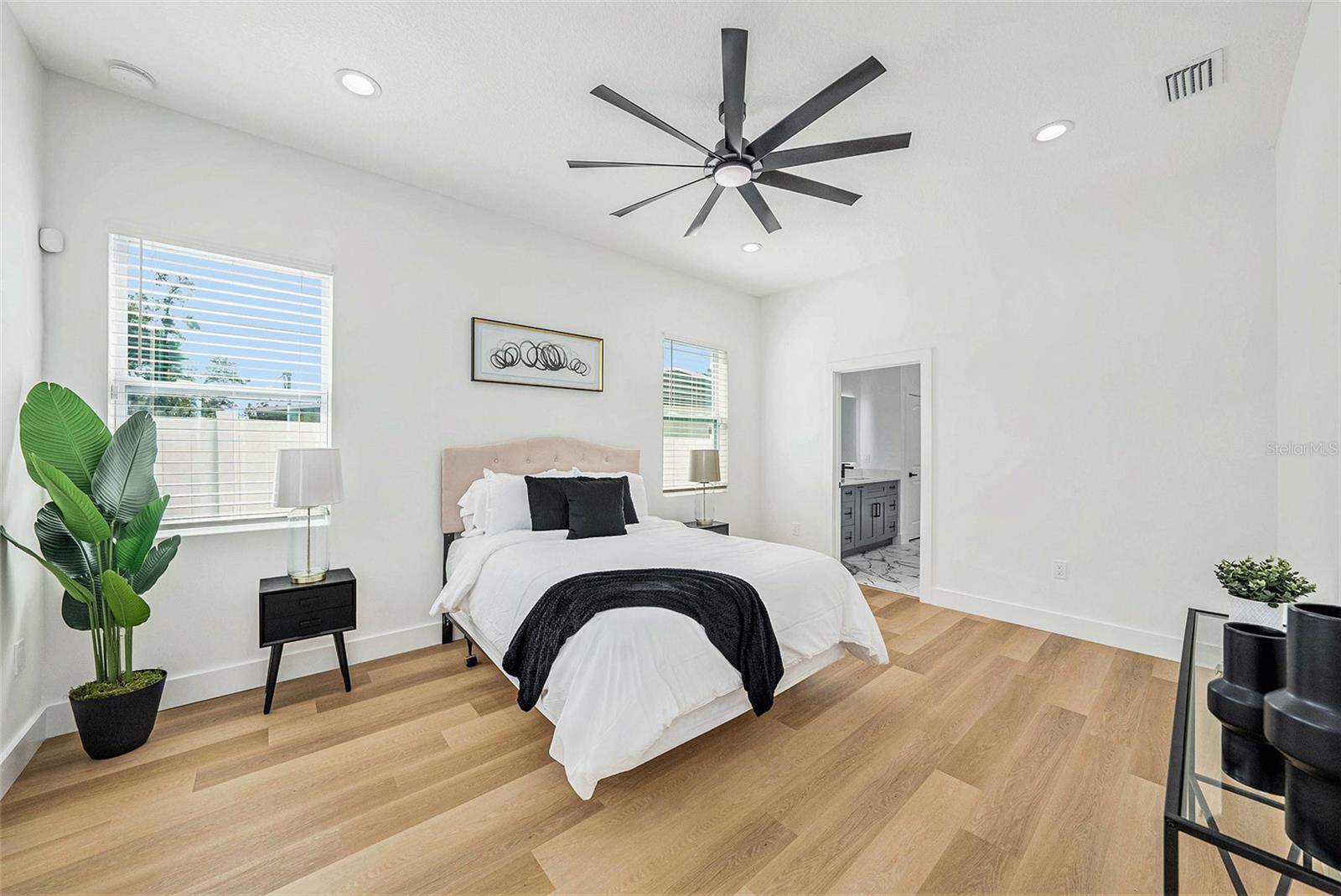 Image 14 of 39 For 1730 30th Street S