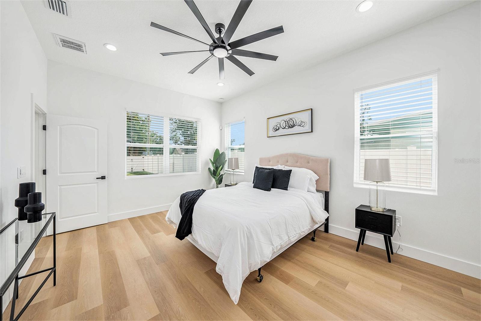 Image 15 of 39 For 1730 30th Street S