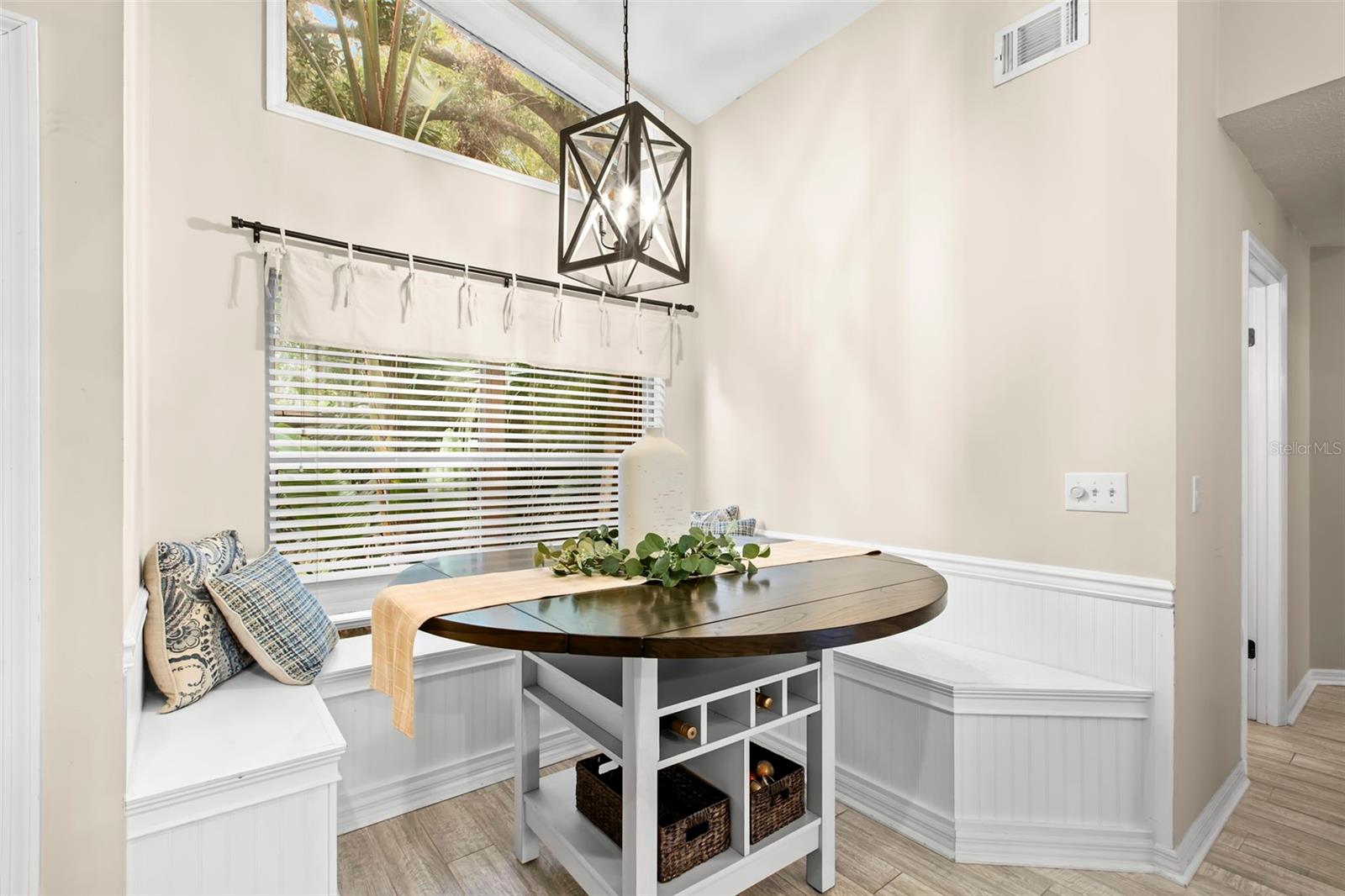 Listing photo id 9 for 3418 Lake Drive