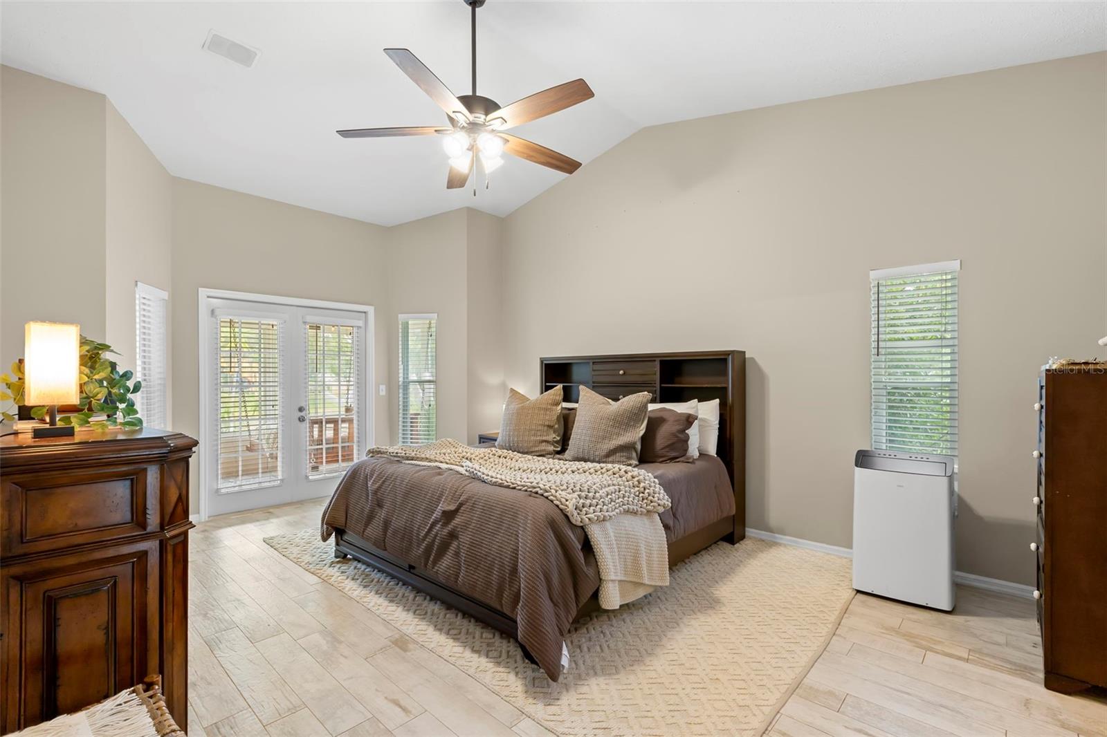 Listing photo id 22 for 3418 Lake Drive