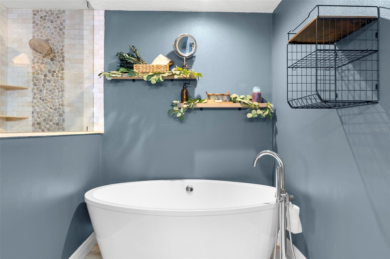 Listing photo id 26 for 3418 Lake Drive