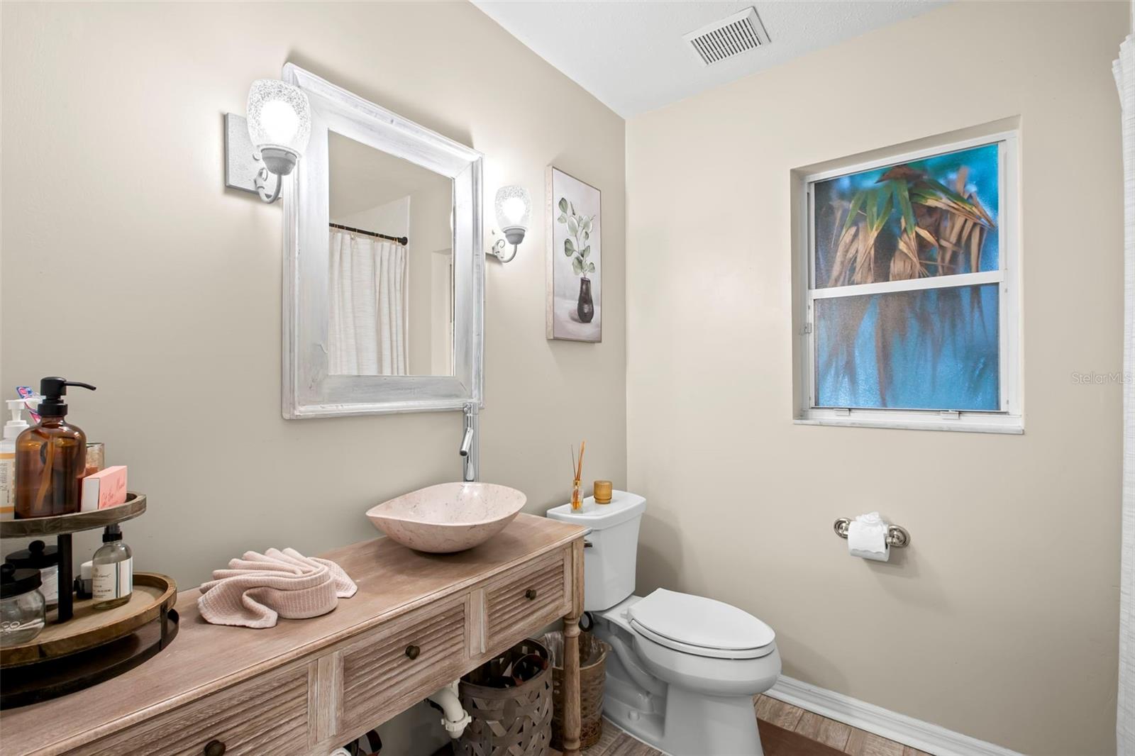 Listing photo id 28 for 3418 Lake Drive