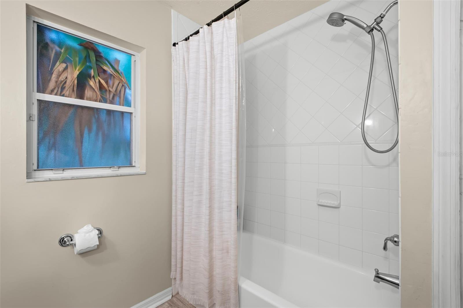 Listing photo id 29 for 3418 Lake Drive