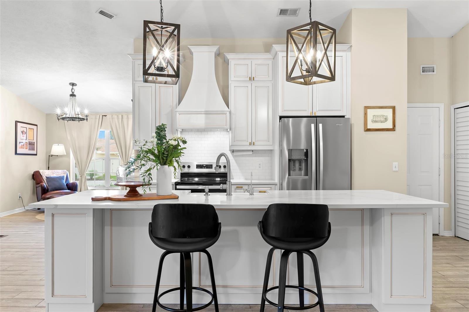 Listing photo id 2 for 3418 Lake Drive