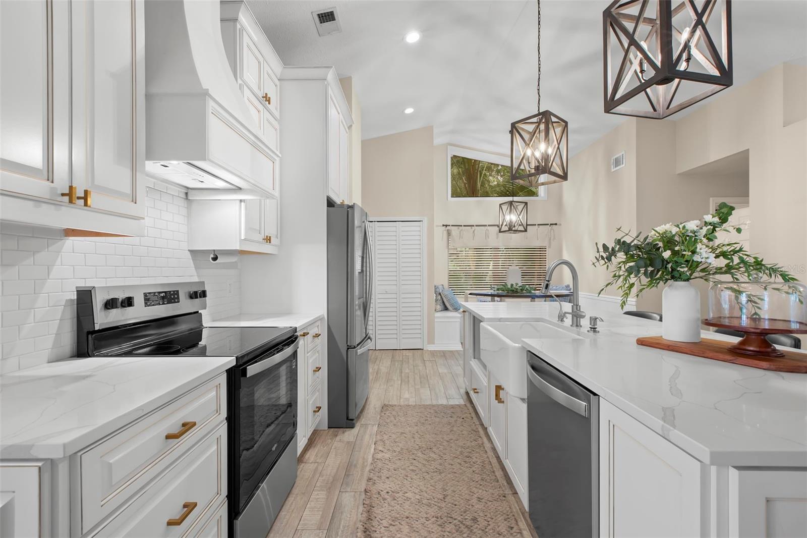 Listing photo id 4 for 3418 Lake Drive