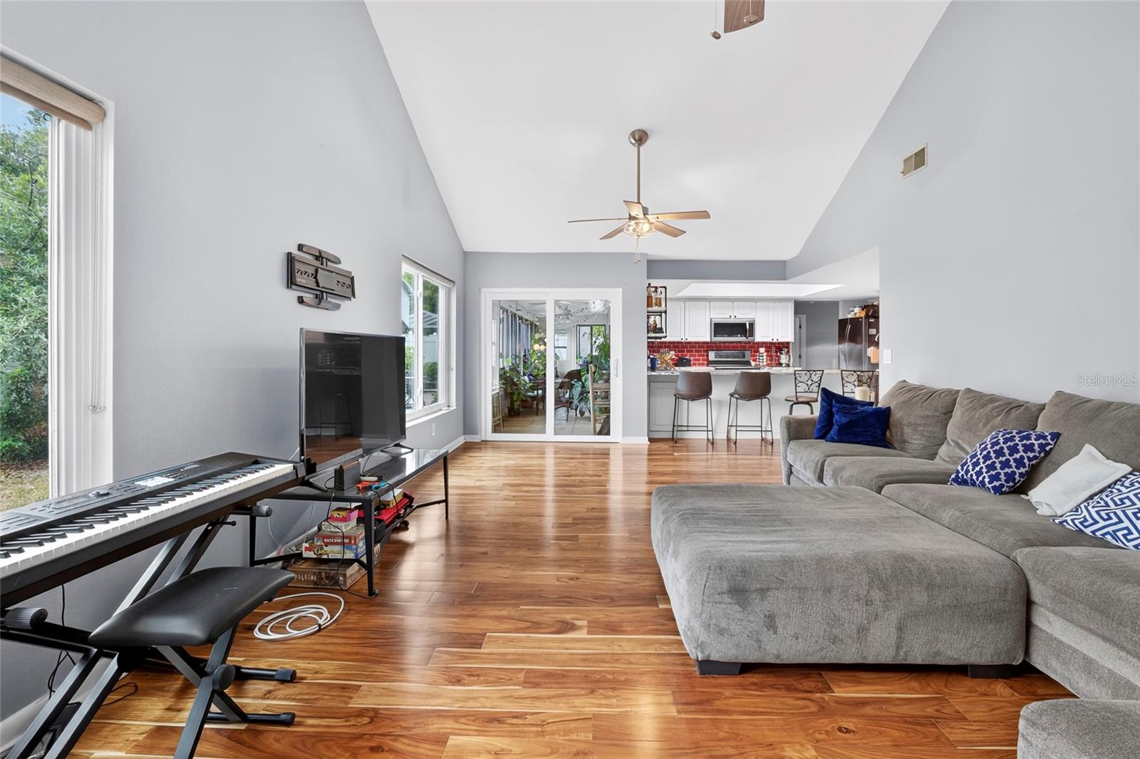 Image 9 of 30 For 6317 113th Avenue