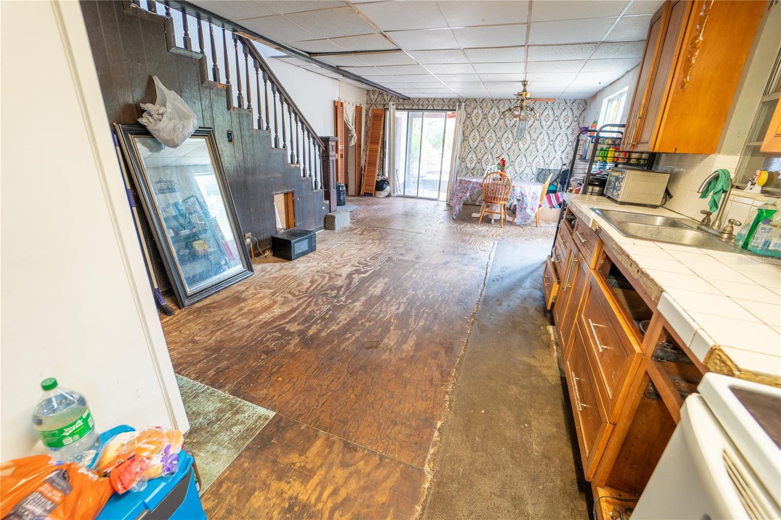 Listing photo id 9 for 7813 Valrie Lane