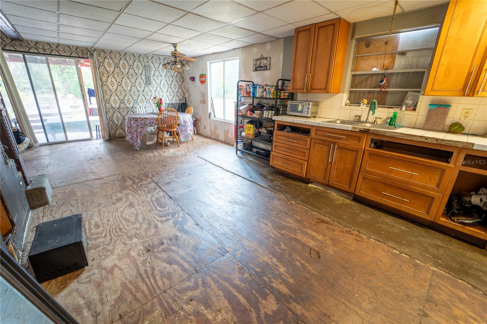 Listing photo id 10 for 7813 Valrie Lane