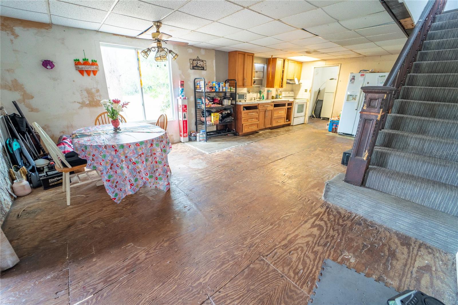 Listing photo id 11 for 7813 Valrie Lane