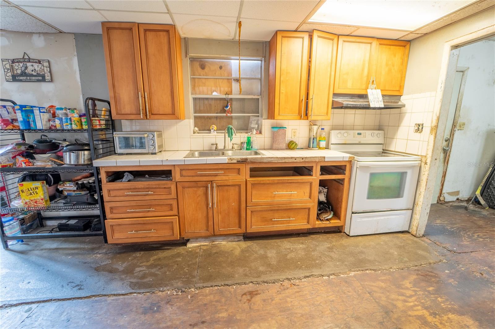 Listing photo id 12 for 7813 Valrie Lane