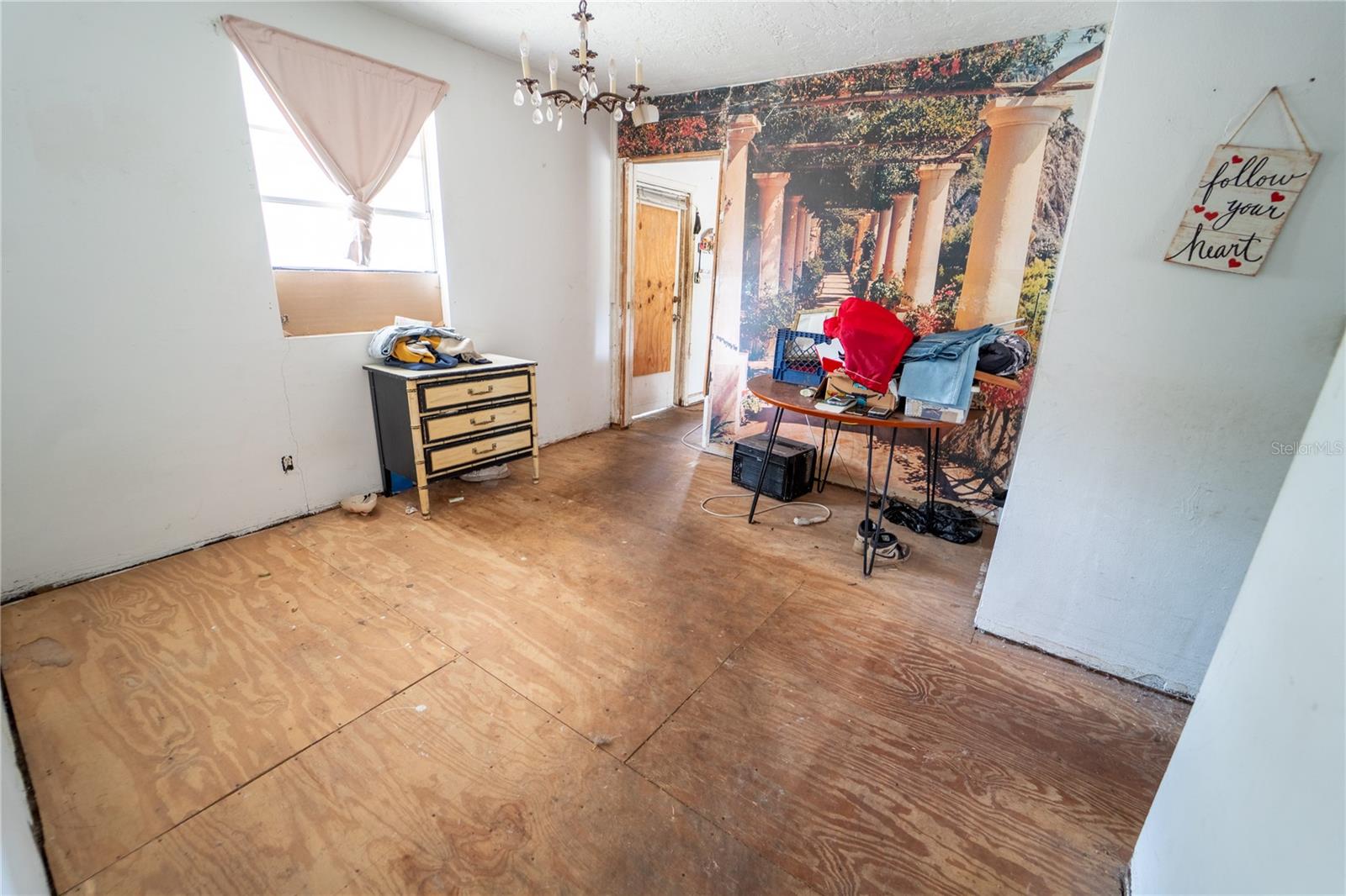 Listing photo id 14 for 7813 Valrie Lane