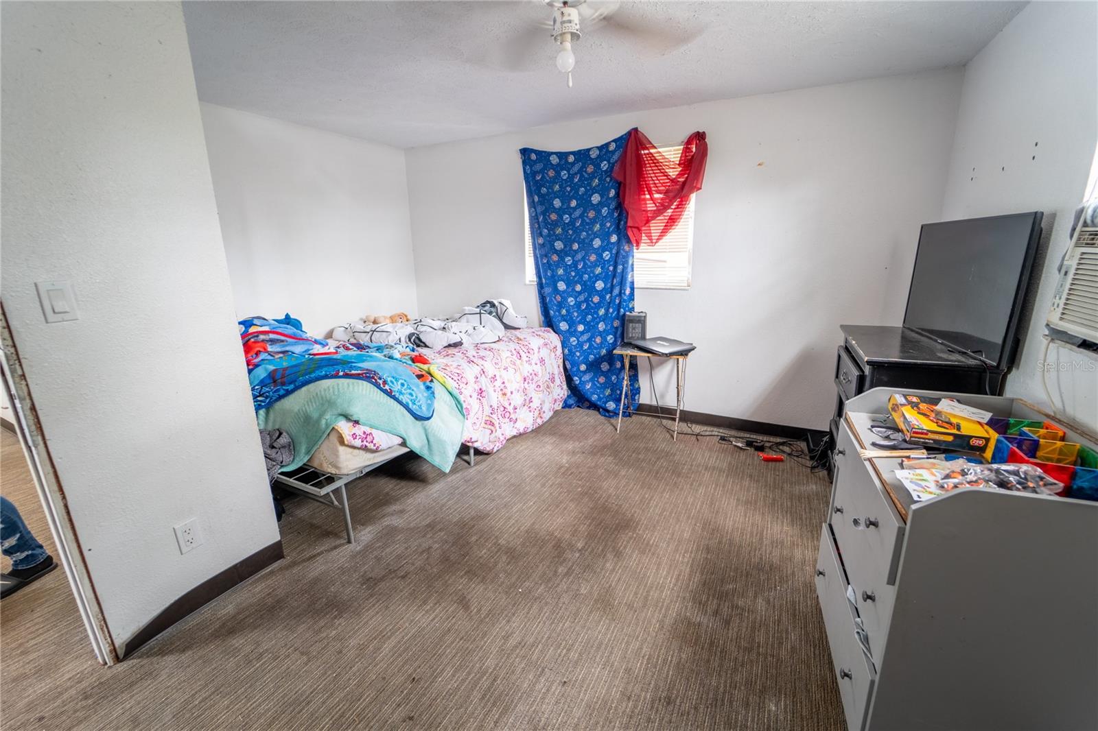 Listing photo id 19 for 7813 Valrie Lane