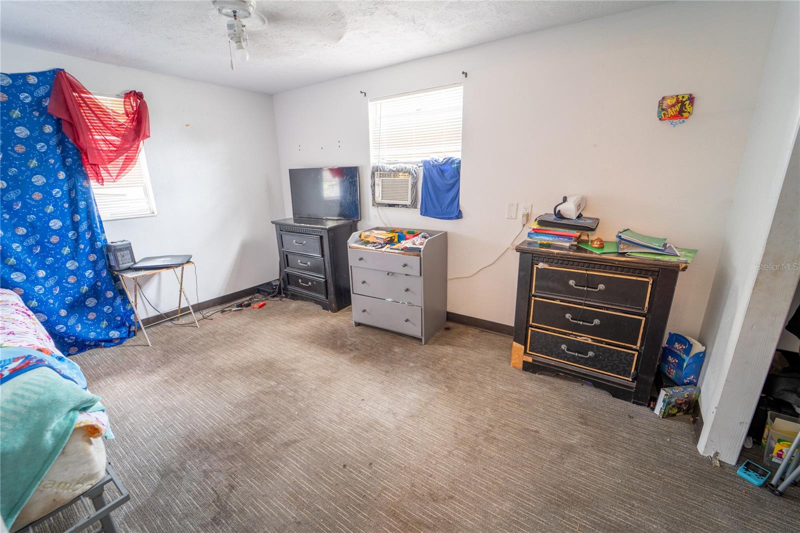 Listing photo id 20 for 7813 Valrie Lane