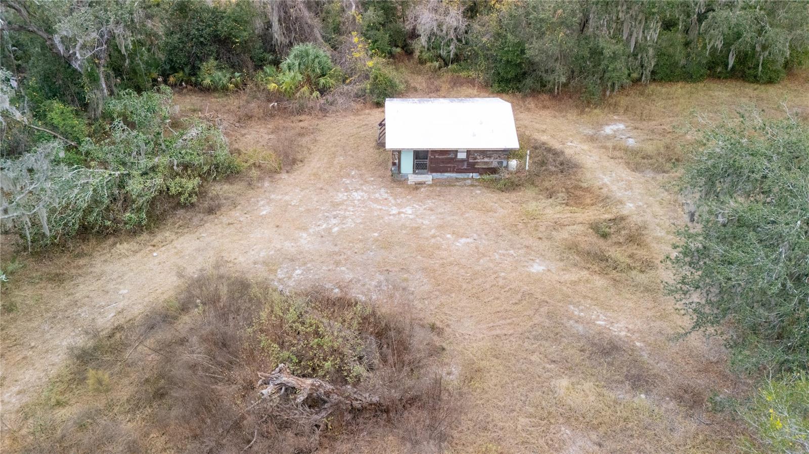 Listing photo id 25 for 7813 Valrie Lane