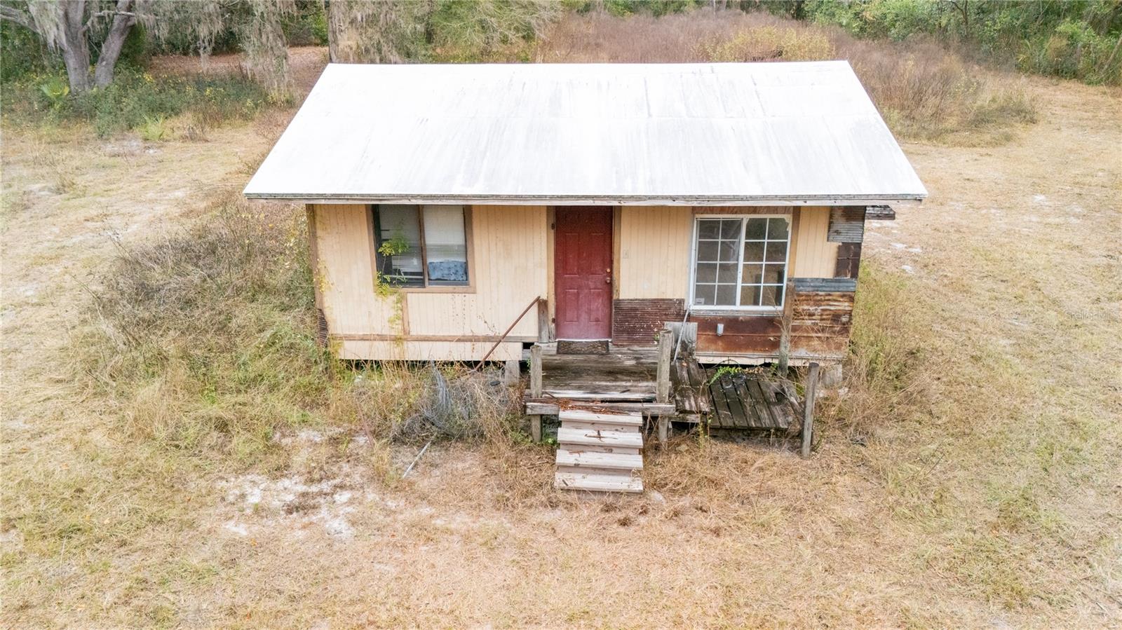 Listing photo id 29 for 7813 Valrie Lane