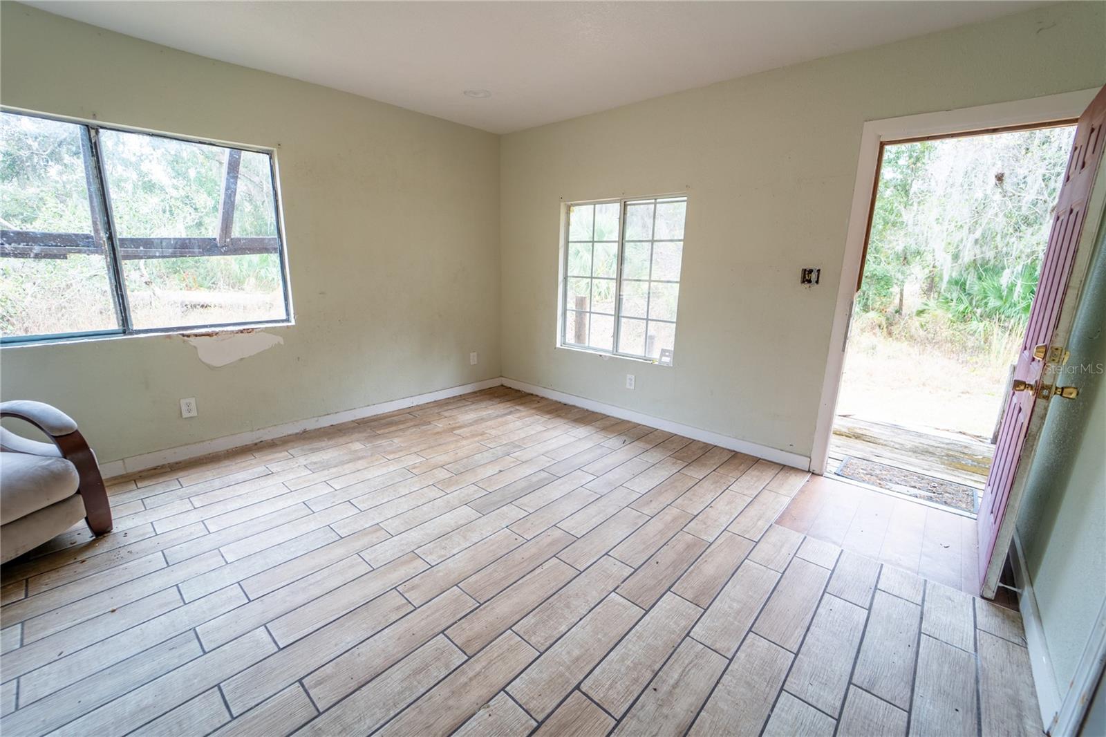 Listing photo id 30 for 7813 Valrie Lane