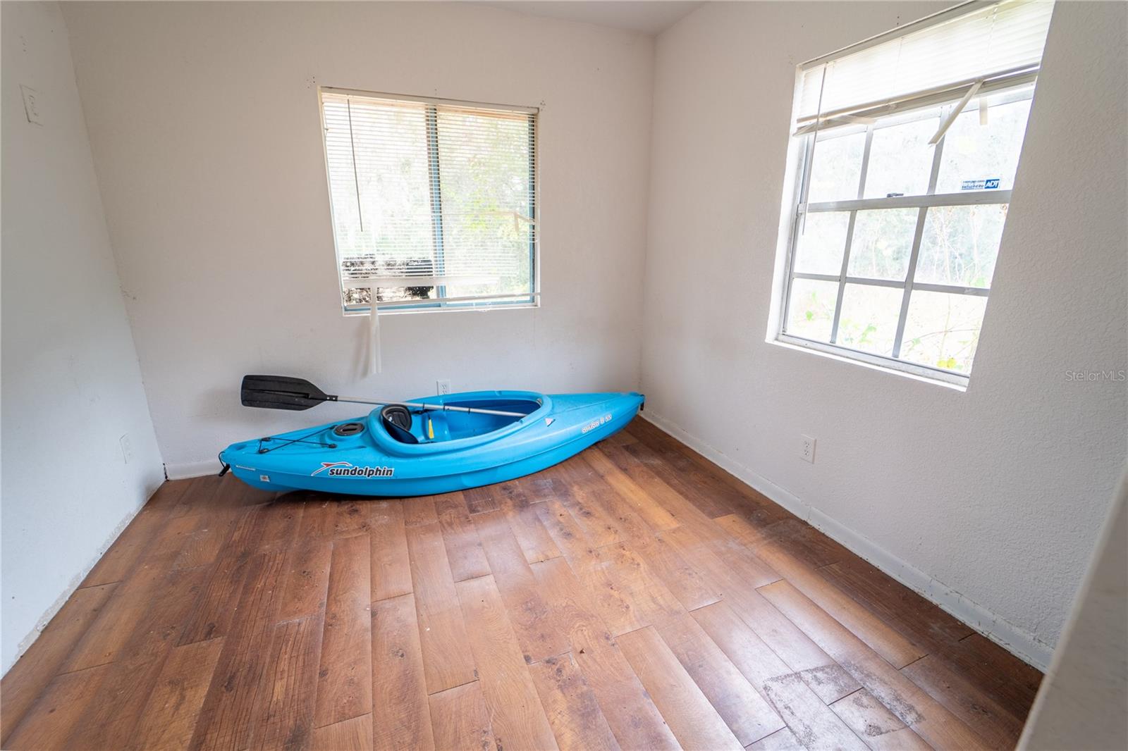 Listing photo id 33 for 7813 Valrie Lane