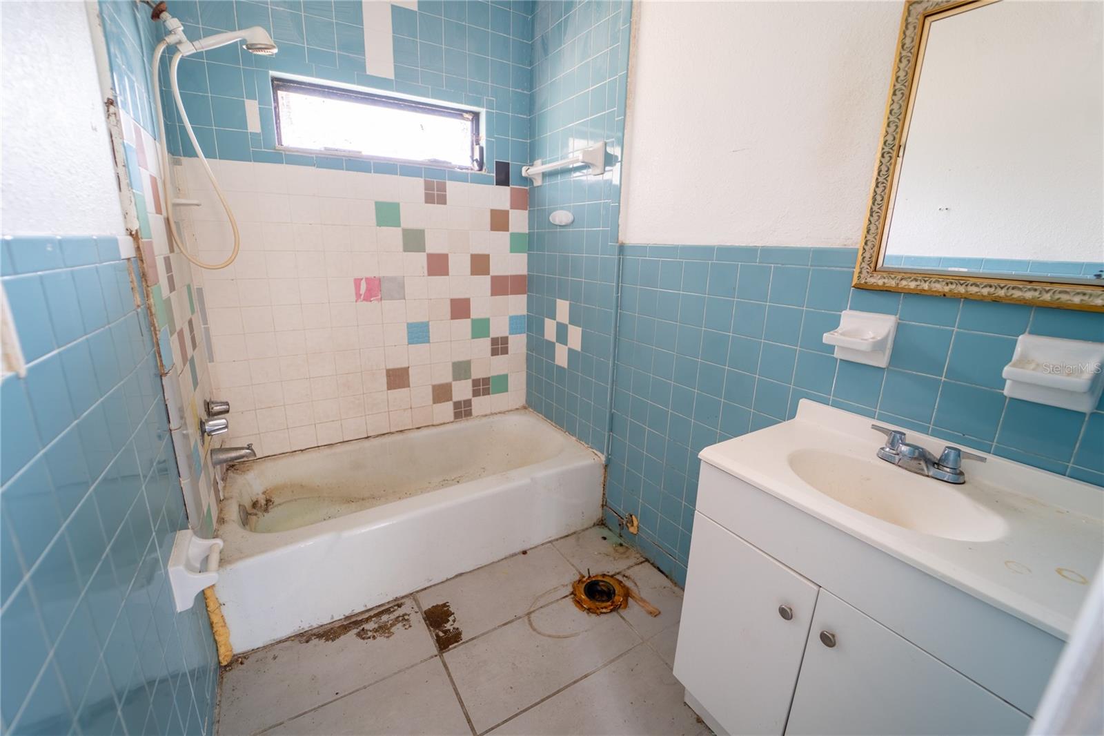 Listing photo id 35 for 7813 Valrie Lane