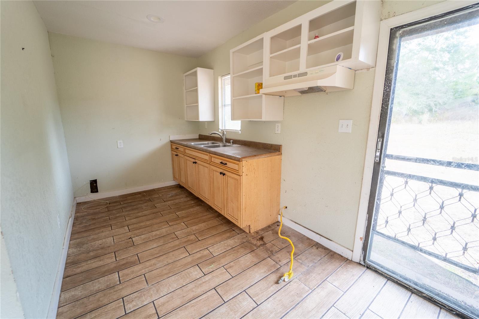 Listing photo id 36 for 7813 Valrie Lane