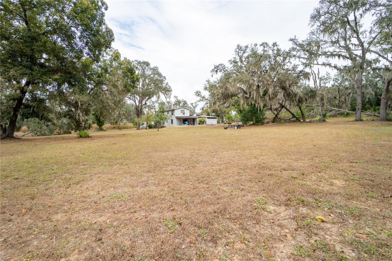 Listing photo id 2 for 7813 Valrie Lane