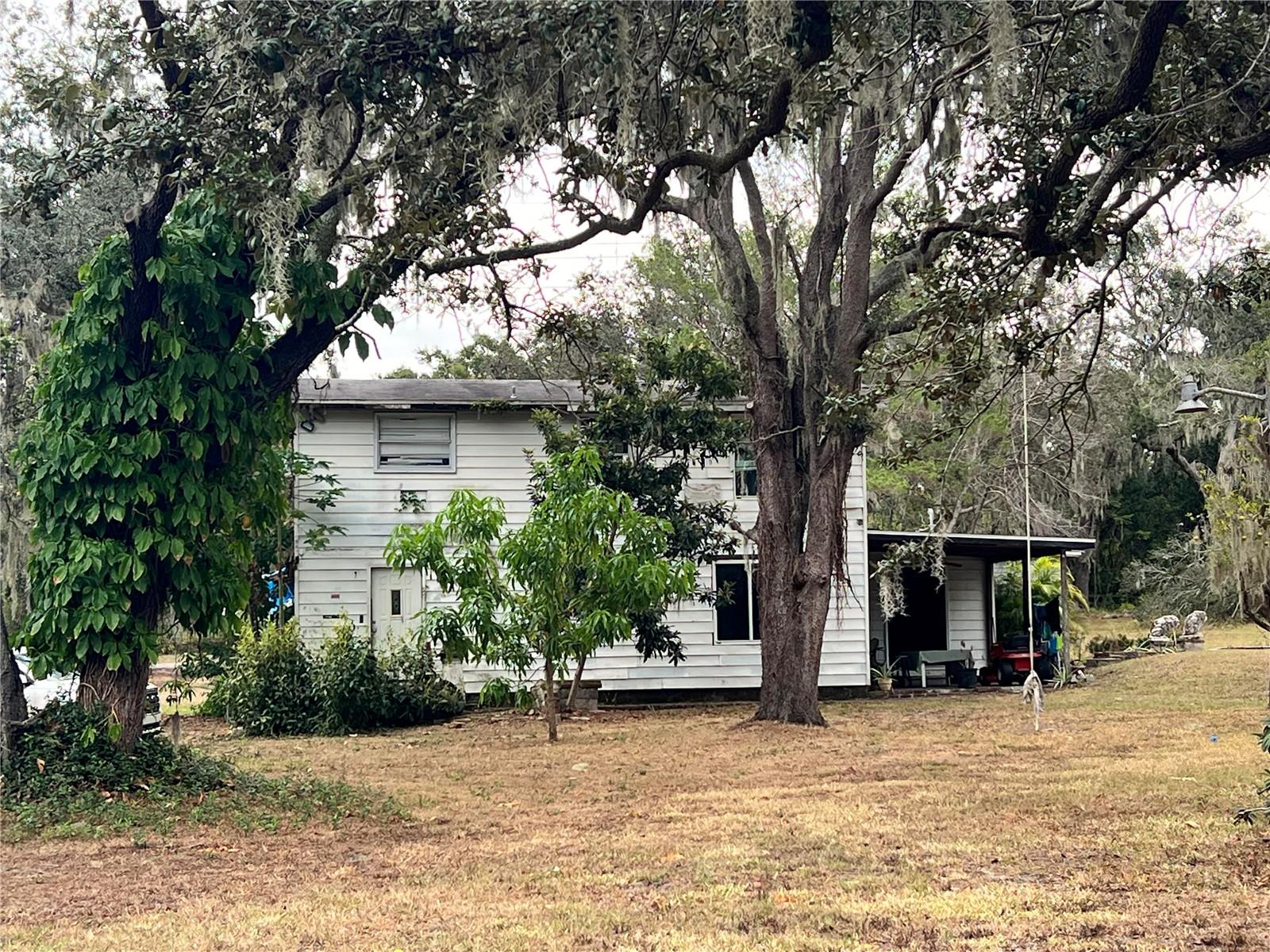 Listing photo id 3 for 7813 Valrie Lane