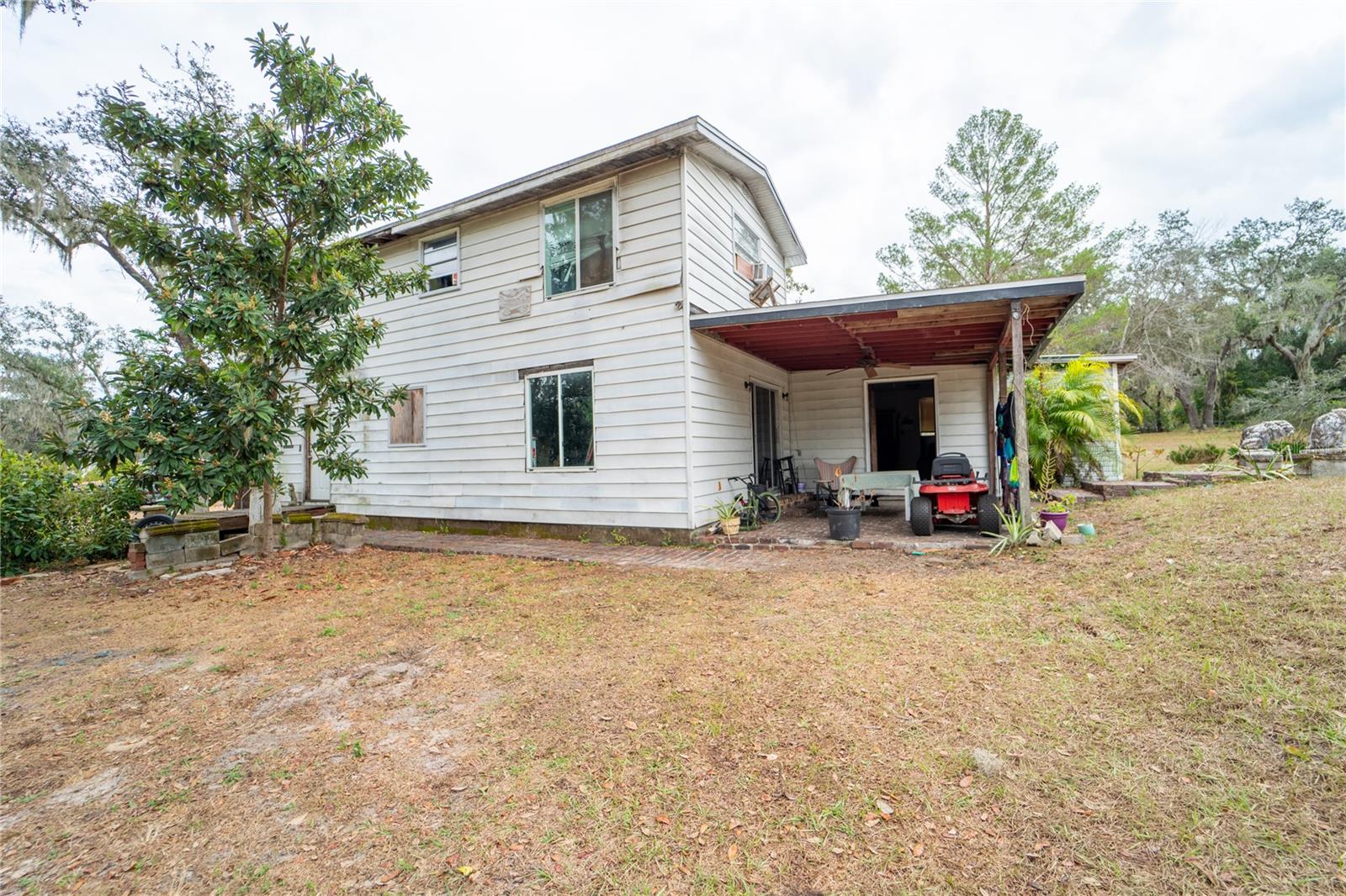 Listing photo id 4 for 7813 Valrie Lane