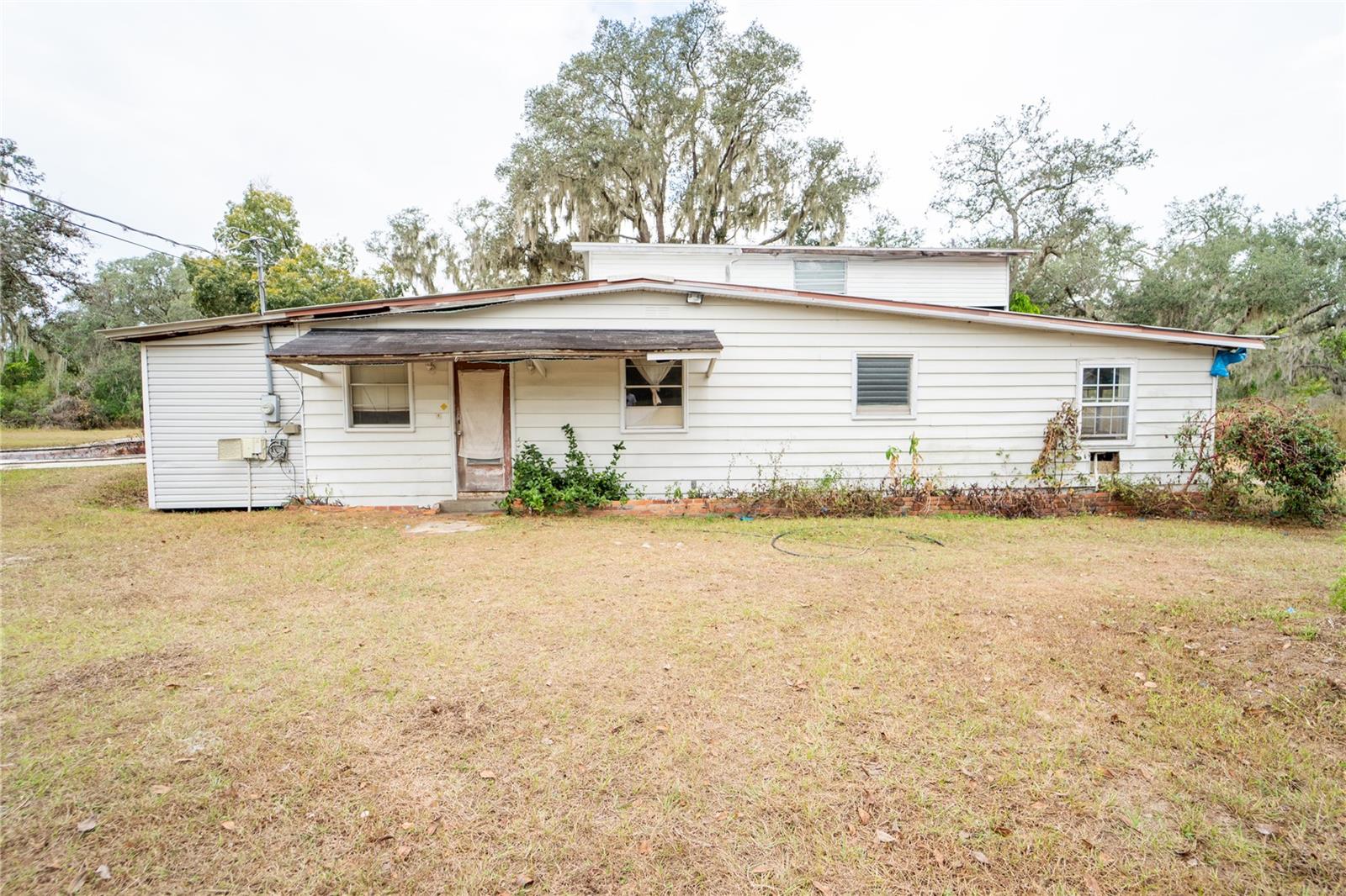 Listing photo id 6 for 7813 Valrie Lane