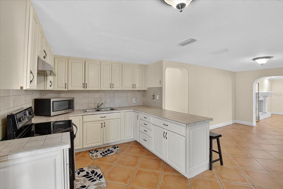 Listing photo id 8 for 4515 North Street