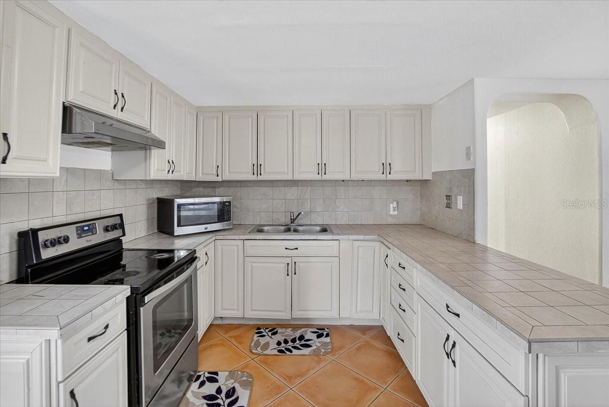 Listing photo id 9 for 4515 North Street