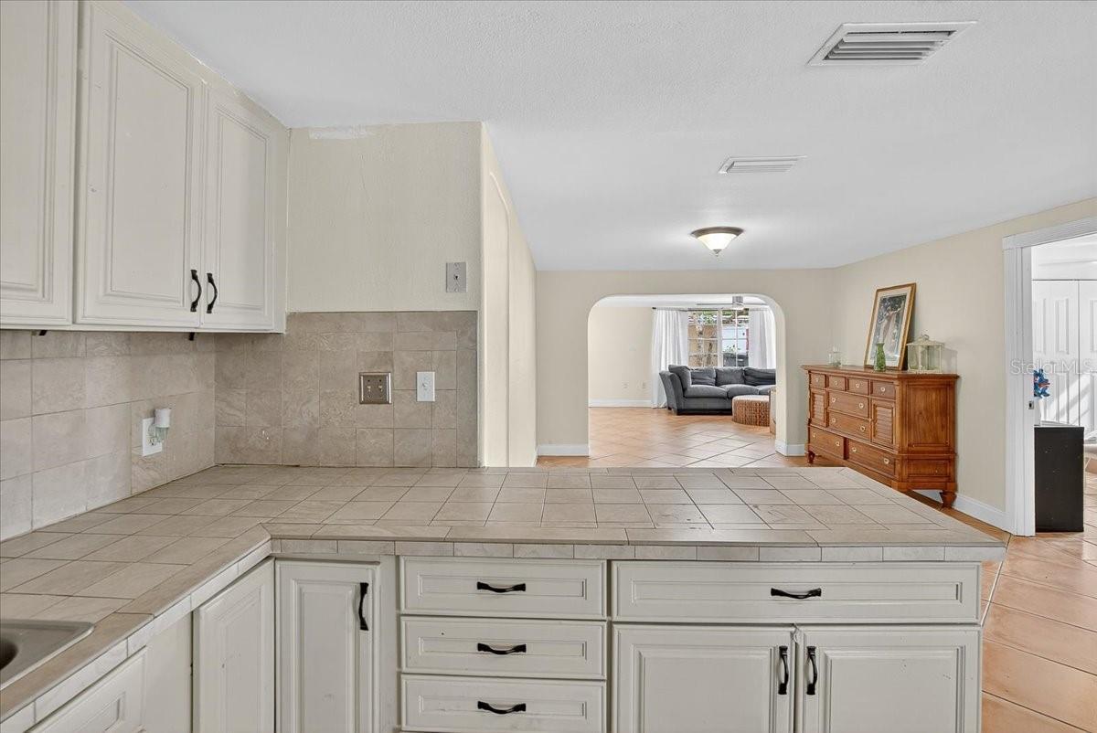 Listing photo id 10 for 4515 North Street