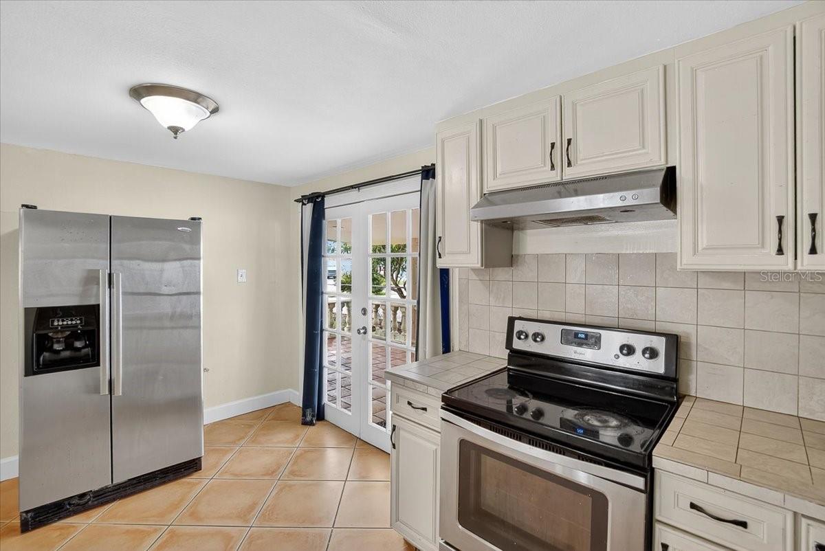 Listing photo id 11 for 4515 North Street