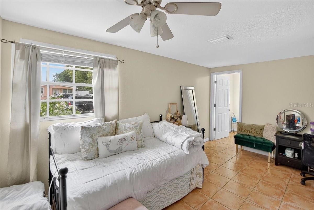 Listing photo id 12 for 4515 North Street