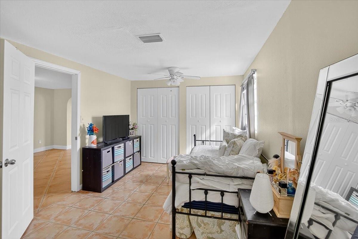 Listing photo id 13 for 4515 North Street