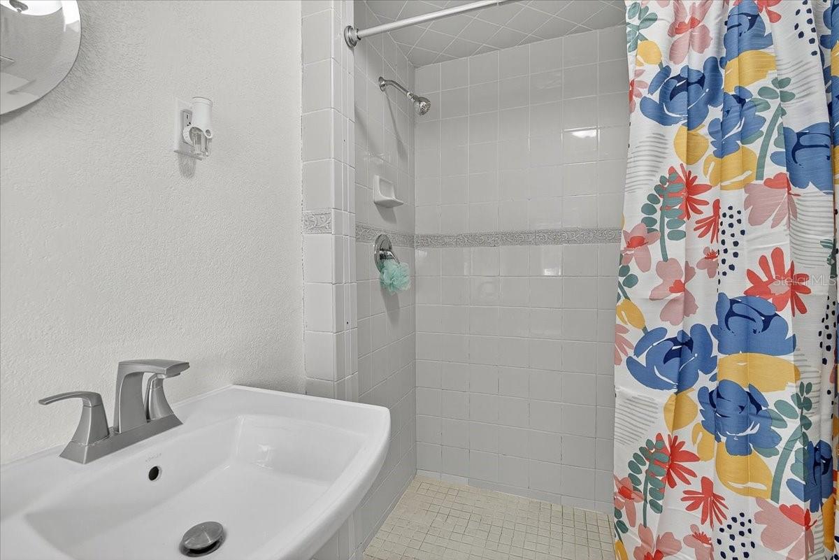 Listing photo id 16 for 4515 North Street