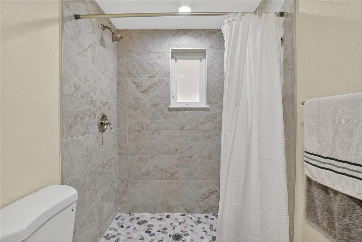 Listing photo id 20 for 4515 North Street