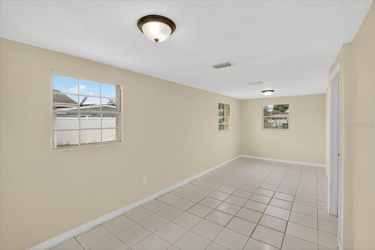 Listing photo id 27 for 4515 North Street