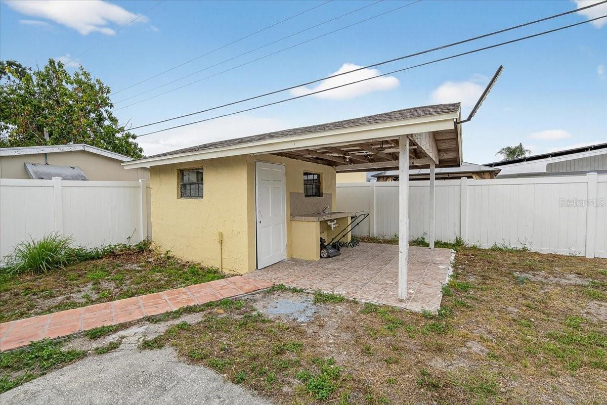 Listing photo id 34 for 4515 North Street