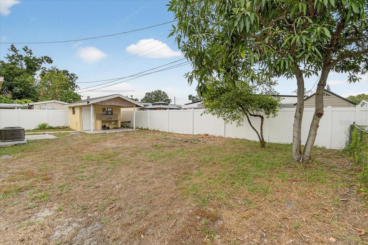 Listing photo id 40 for 4515 North Street