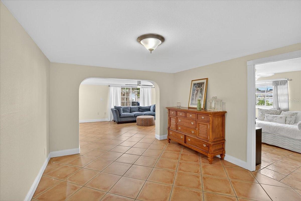 Listing photo id 3 for 4515 North Street