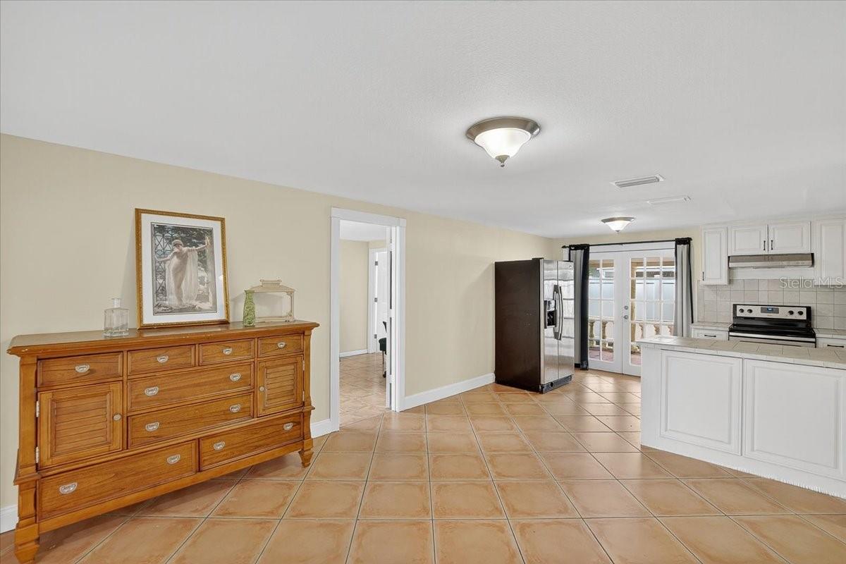 Listing photo id 4 for 4515 North Street