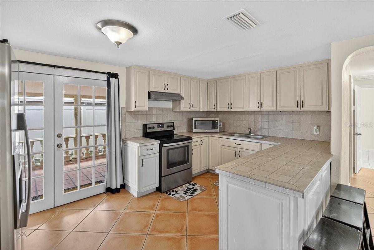 Listing photo id 5 for 4515 North Street