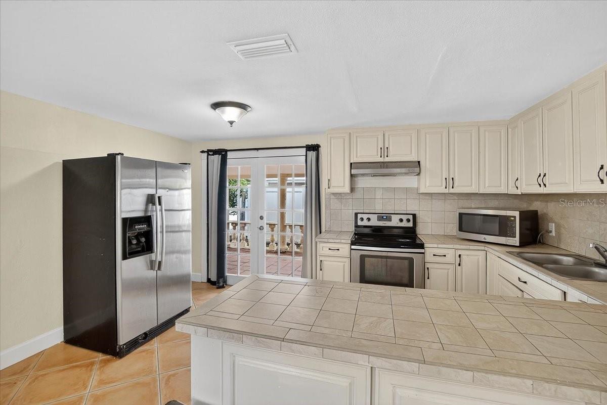 Listing photo id 7 for 4515 North Street