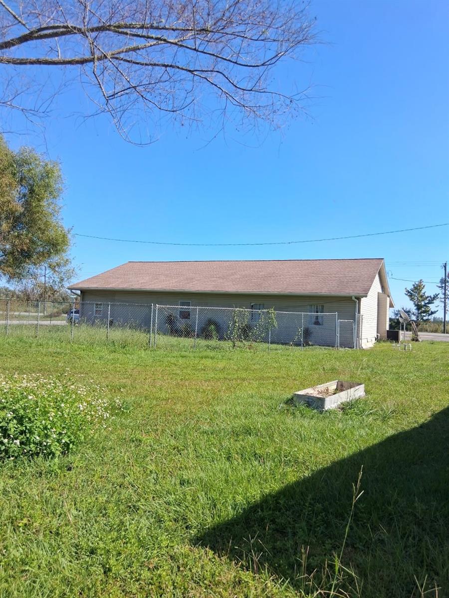 Image 13 of 34 For 6914 State Road 71 S