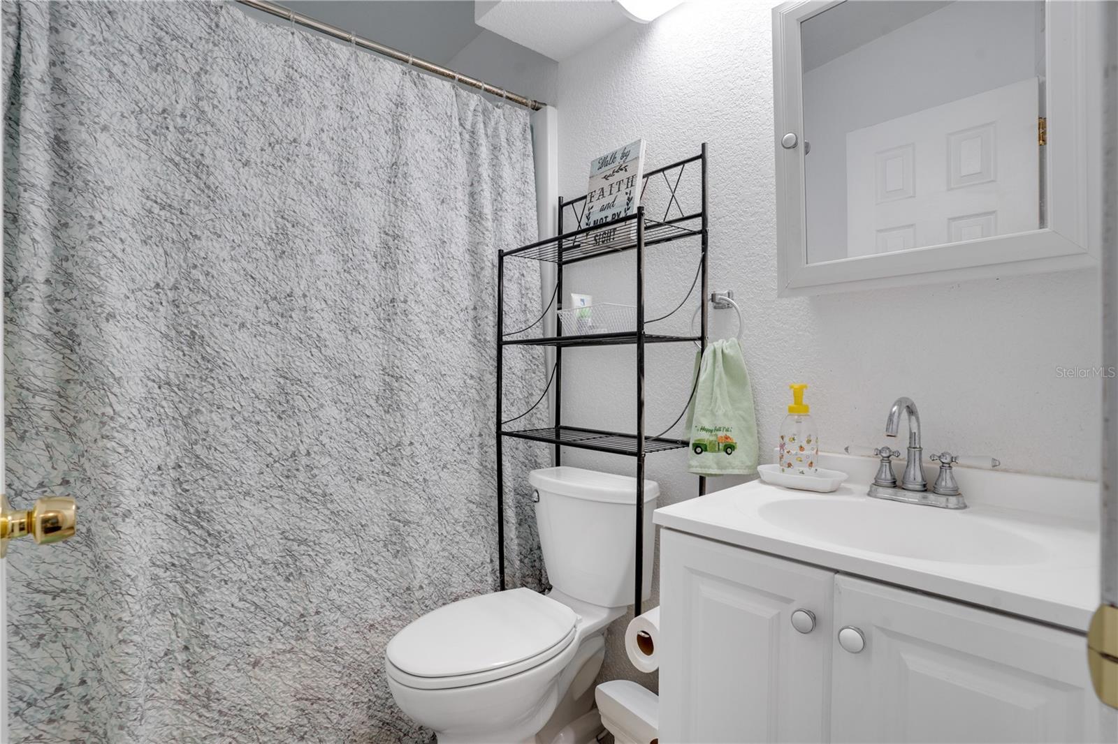 Image 14 of 28 For 718 Northmoor Avenue N