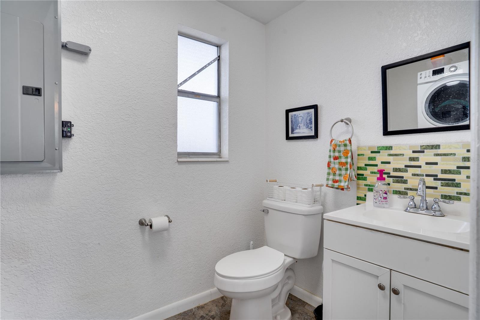 Image 16 of 28 For 718 Northmoor Avenue N